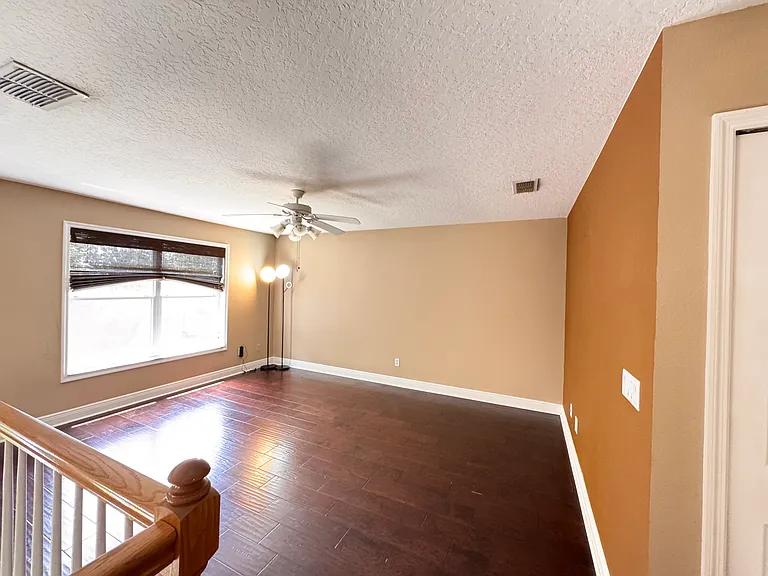 544 Pickfair Ter — Photo 20