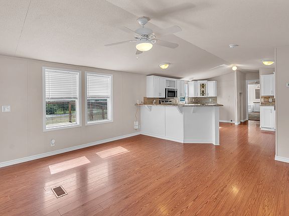 5th image of 104 Layfield Ln