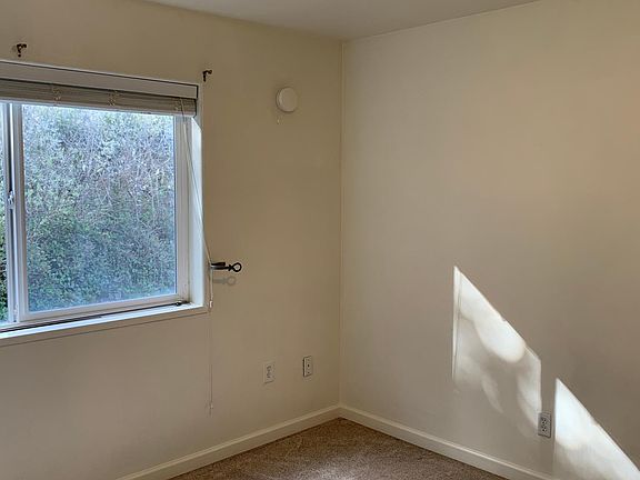4th image of 901 Mount Olympus Ave SE #C