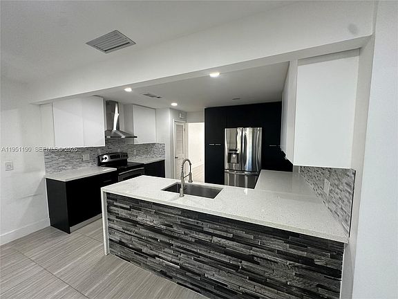 3rd image of 3199 Coral Hills Dr