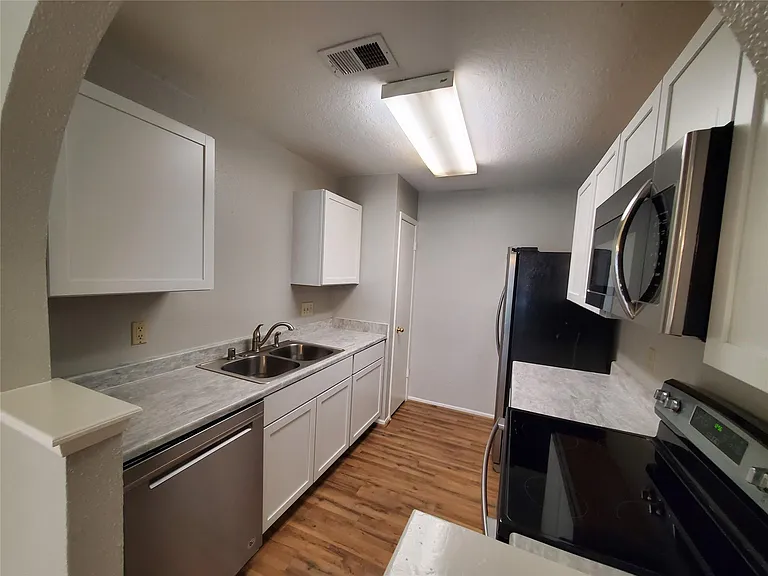 3130 Forestbrook Dr — Photo 12