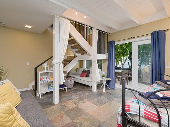 2nd image of 838 Queenstown Ct