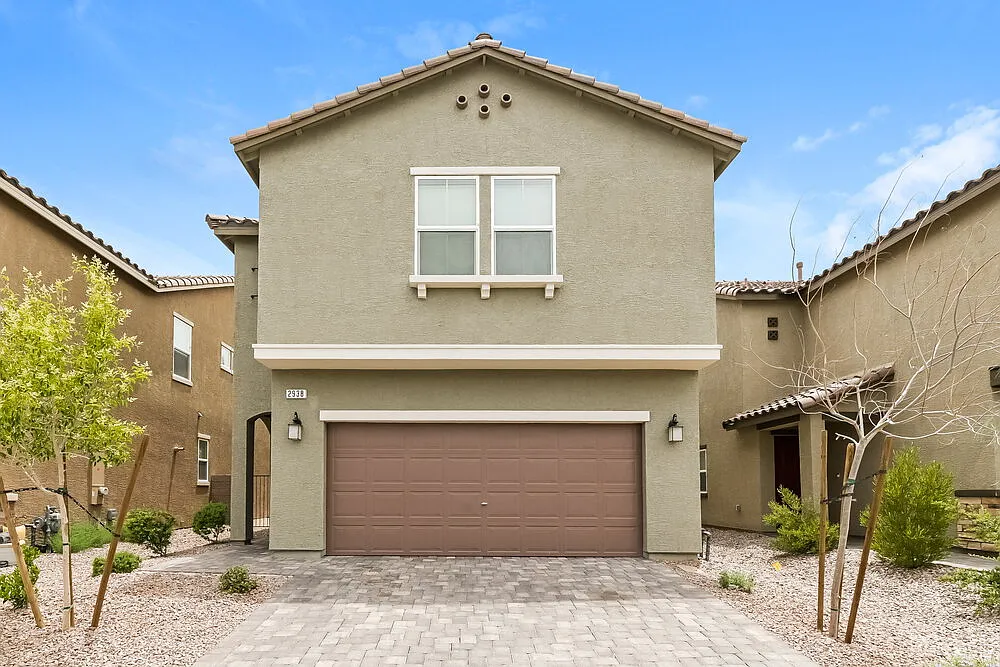 5 bed, 3.0 bath, 2469 sqft, $2,590 — Photo 1
