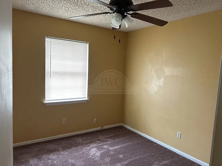 820 Michelle Dr — Photo 13