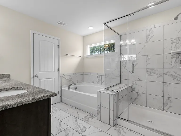 2112 Turling Way — Photo 36