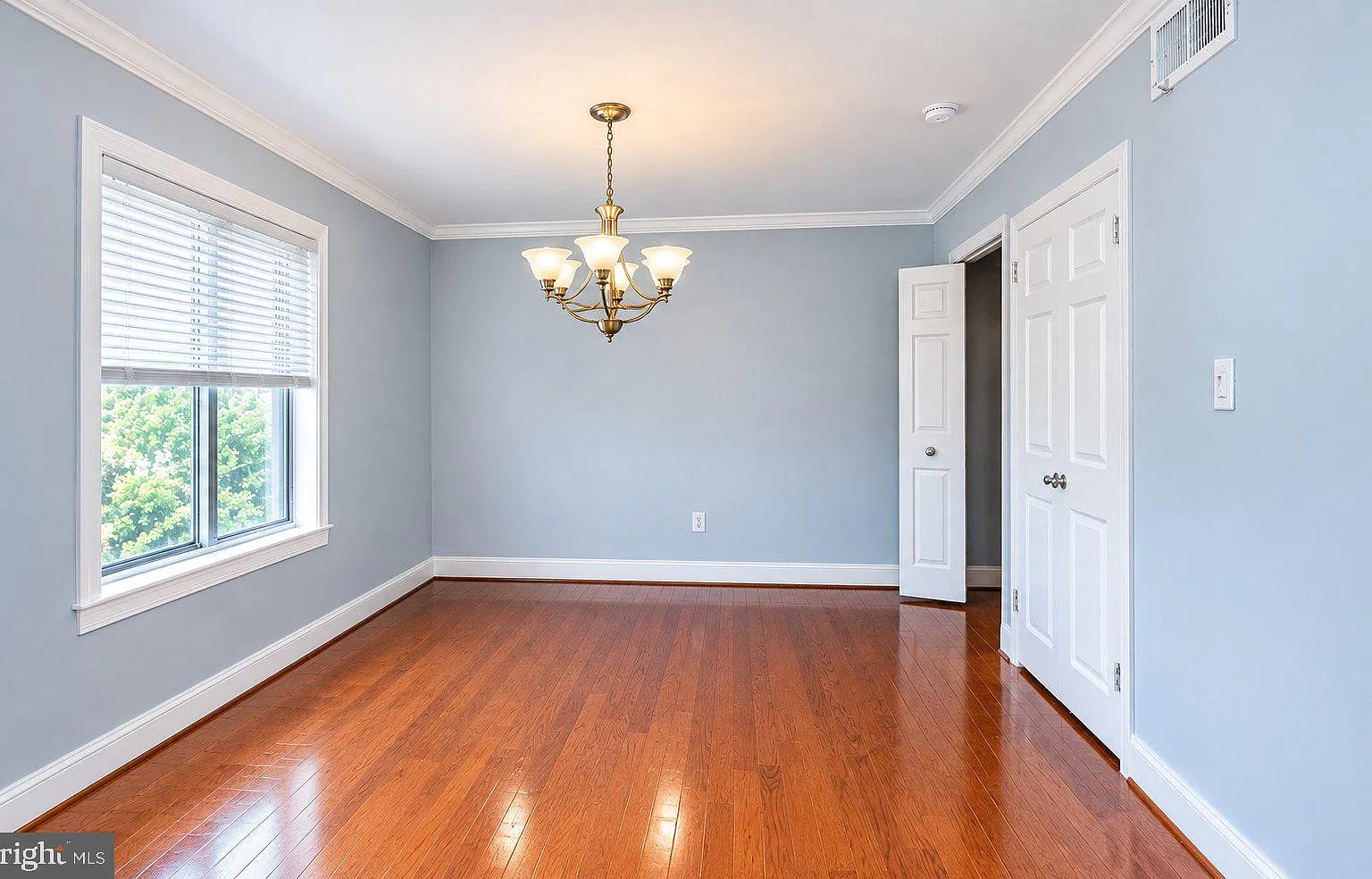 Woodlake Towers Condo — Photo 4