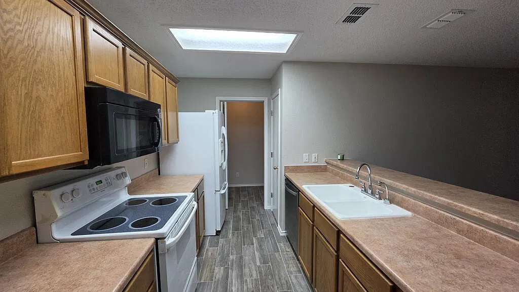 2 bed, 2.0 bath, 1420 sqft, $1,950 — Photo 4
