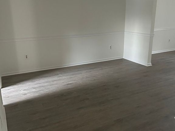 3rd image of 447 Youngs Mill Ln