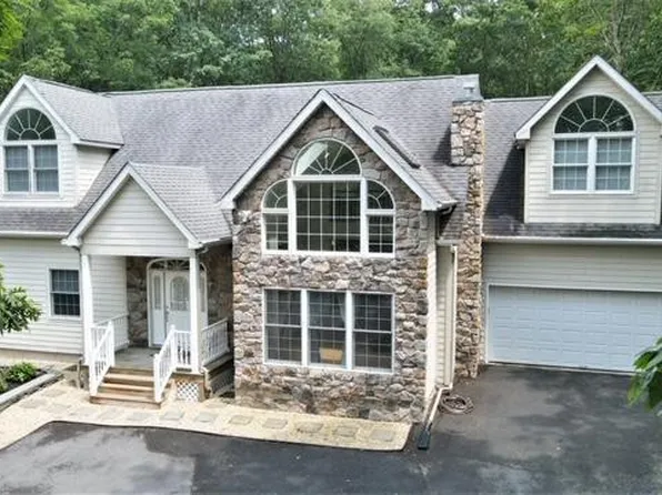 137 Forest Dr, Lords Valley, PA 18428