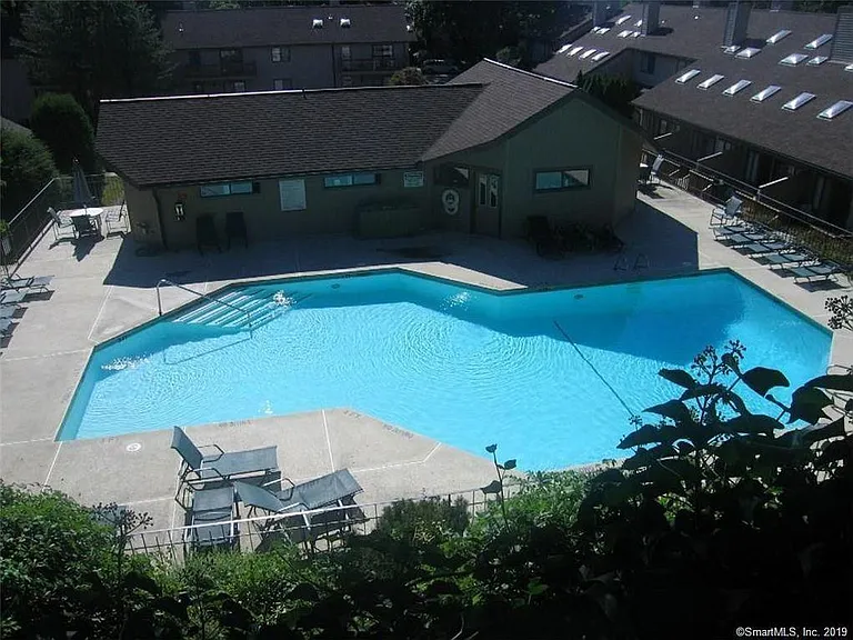 2435 Bedford St #21Y — Photo 8