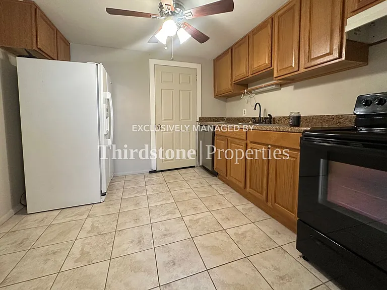 3317 Jones St — Photo 6