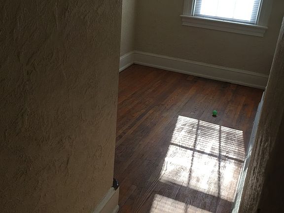 2nd image of 425 Summit Ave #2