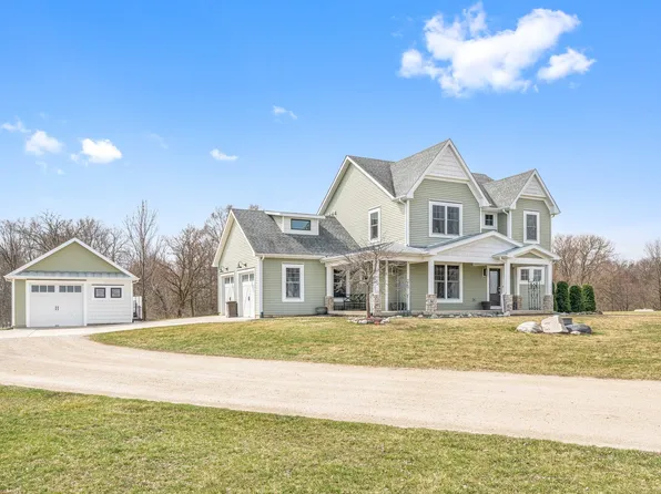 2984 N 41st Rd, Sheridan, IL 60551