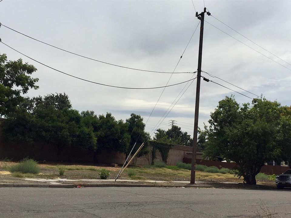 2nd image of 2080 E Myrtle St