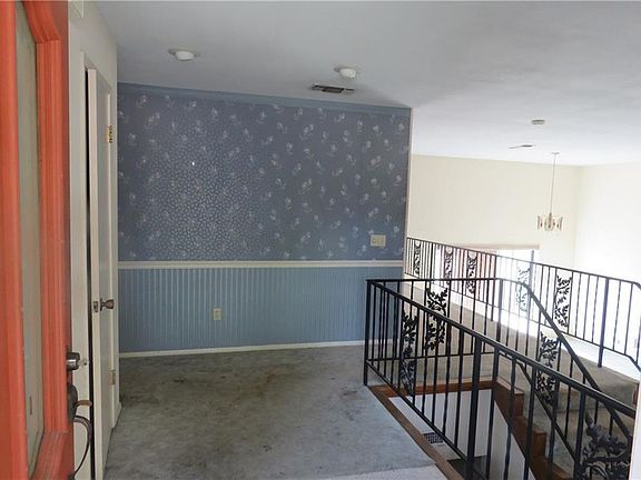 3rd image of 307 Woodlawn Dr