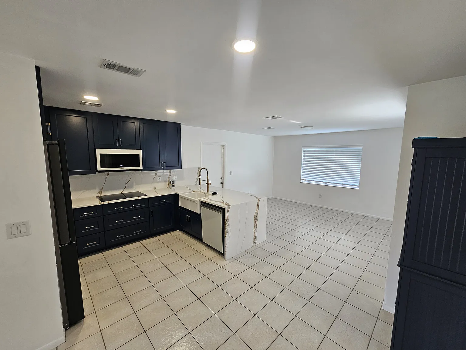 8034 Crandal Ct — Photo 2