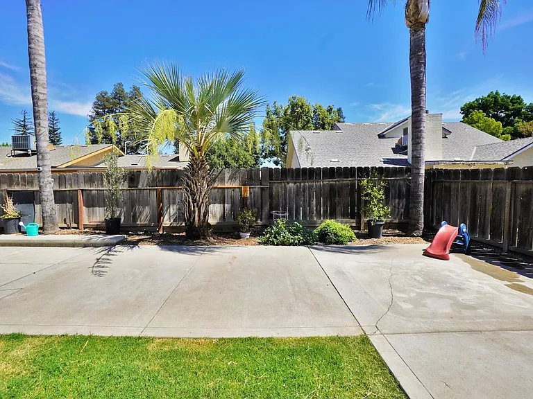 5823 E Washington Ave — Photo 33