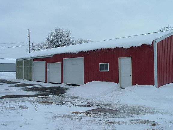 Heated workshop/3 garages