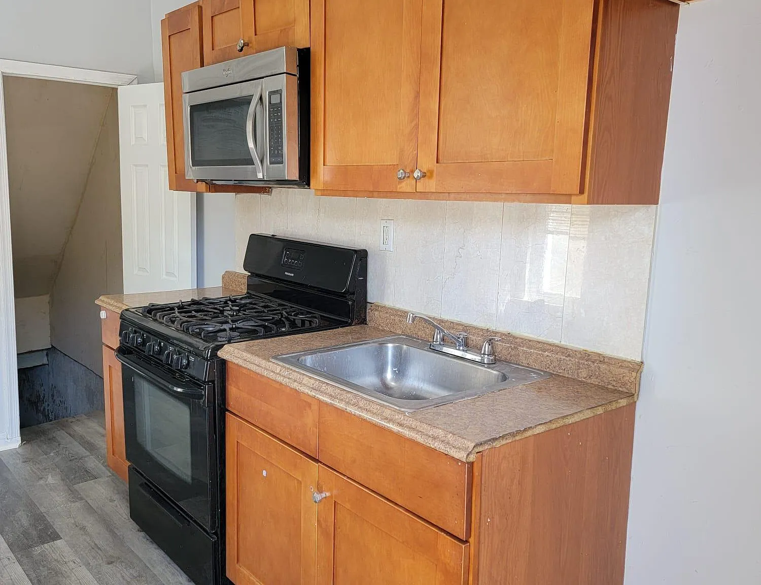3 bed, 1000 sqft, $1,400 — Photo 1