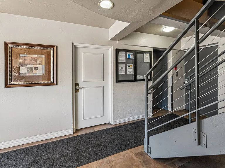 2121 N Cambridge Ave #108 — Photo 4