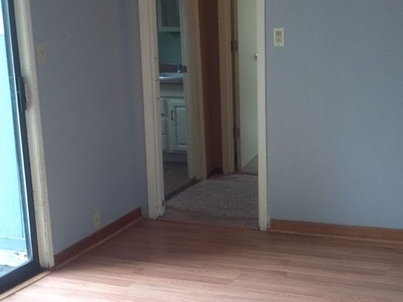 4th image of 129 Sunnyside Dr