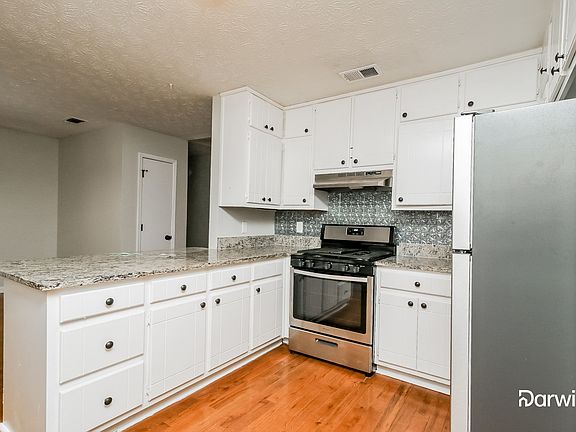 4th image of 423 Central Line