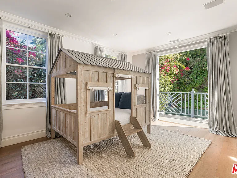 1460 N Doheny Dr — Photo 12