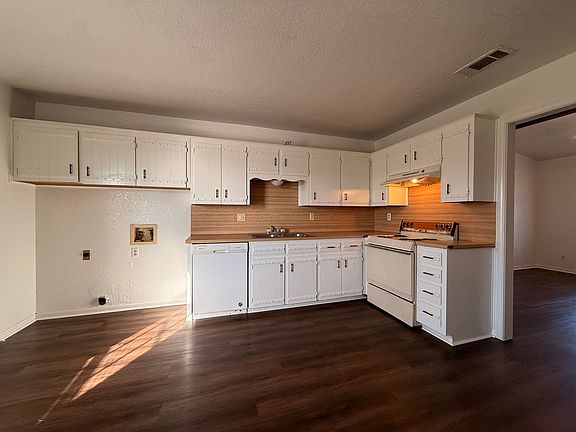 4th image of 4800 Cedarhill Cir #958C1757D