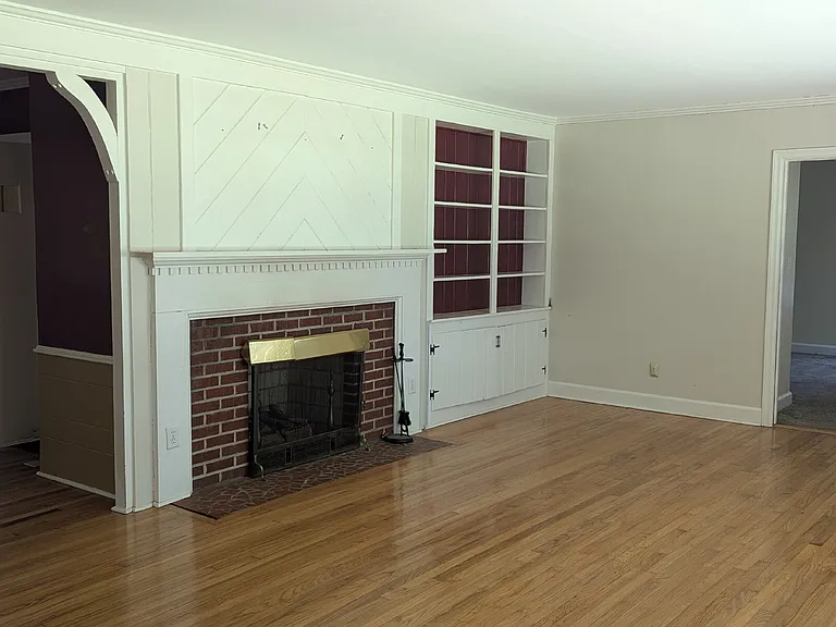 610 W Charlton St — Photo 18