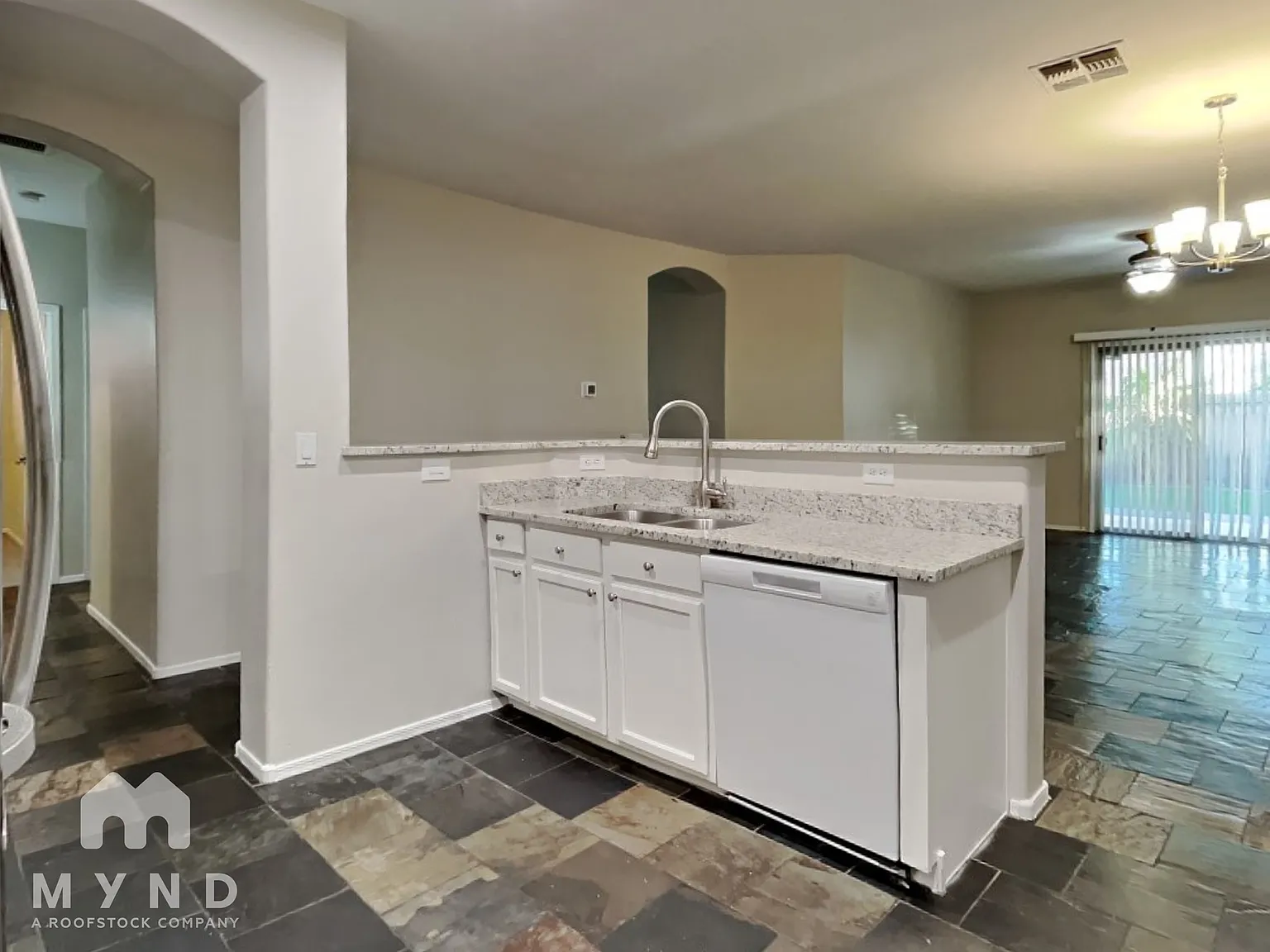 4 bed, 2.0 bath, 2068 sqft, $2,149 — Photo 4