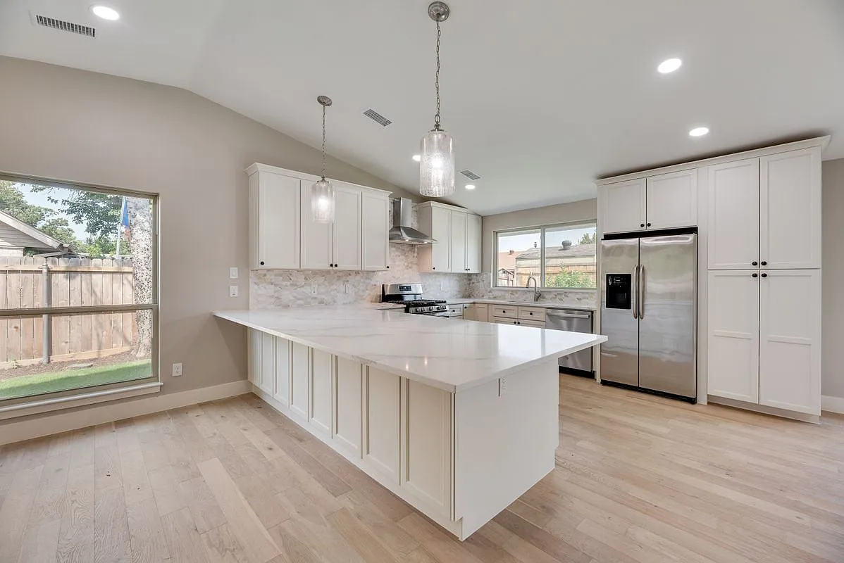 3 bed, 2.0 bath, 2064 sqft, $2,950 — Photo 1