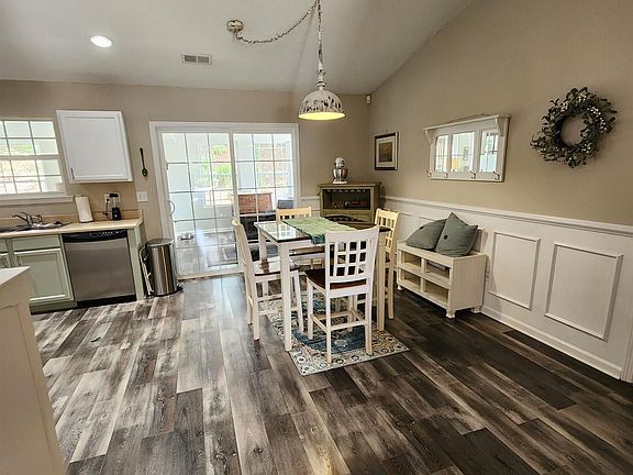 5th image of 407 Shoally Brook Dr