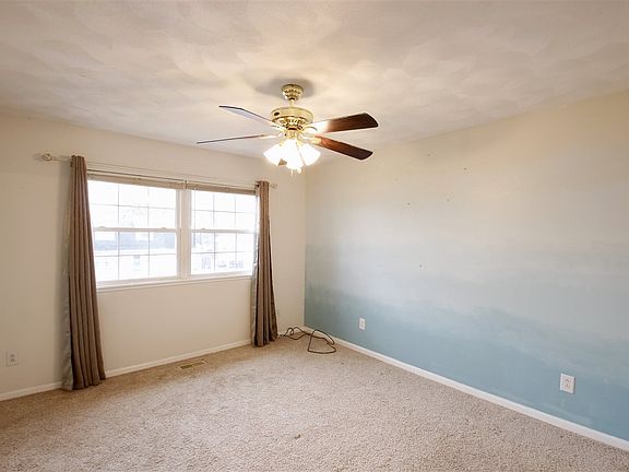 5th image of 723 E Hines Ave