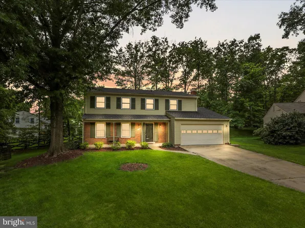 12160 Pineneedle Ct, Woodbridge, VA 22192