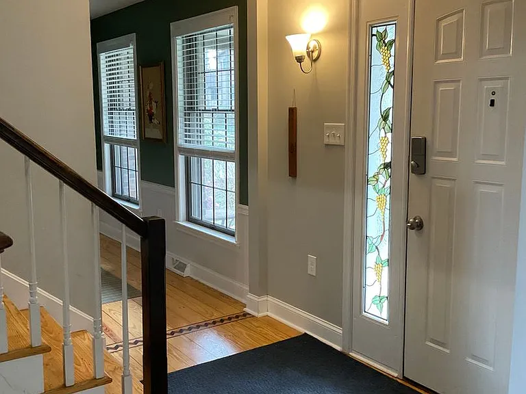 1541 Woodhaven Dr — Photo 3
