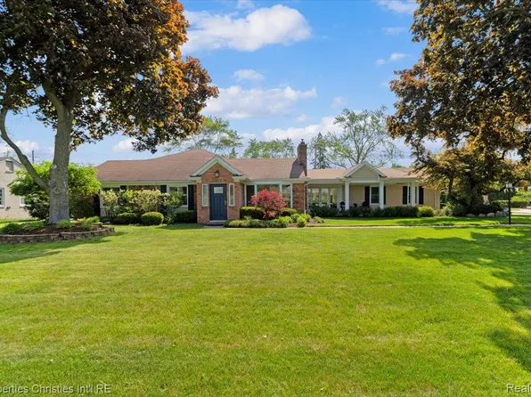 6225 Golfview Dr, Bloomfield Hills, MI 48301
