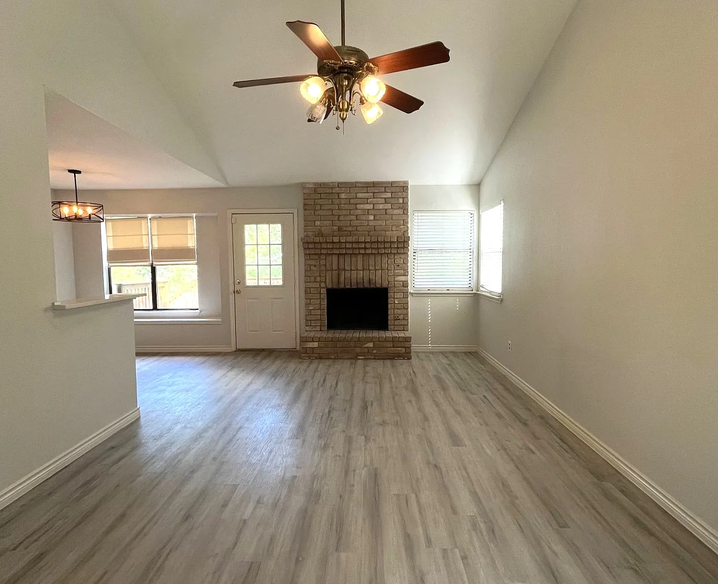 3 bed, 1210 sqft, $1,675 — Photo 2