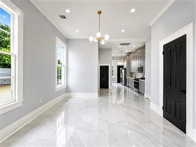 2403 Carondelet St — Photo 2