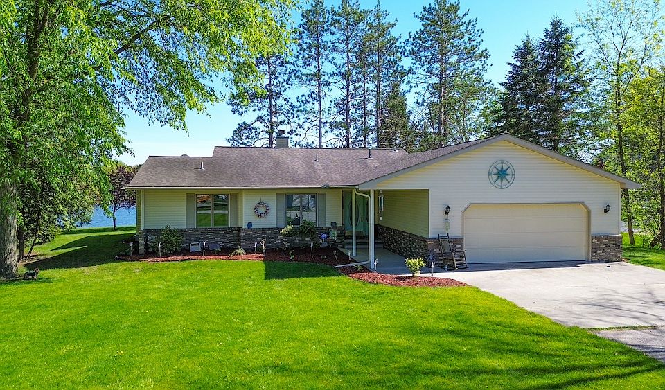 2nd image of 487 Lang Rd