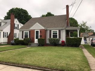 153 Woodhaven Rd, Pawtucket, RI 02861