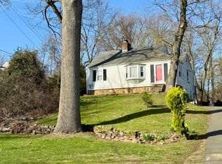 1030 Old Town Rd, Trumbull, CT 06611