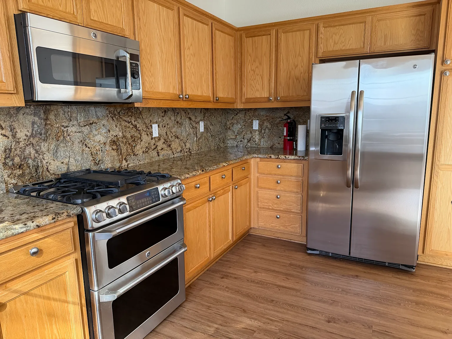 4 bed, 2.5 bath, 2125 sqft, $3,300 — Photo 2