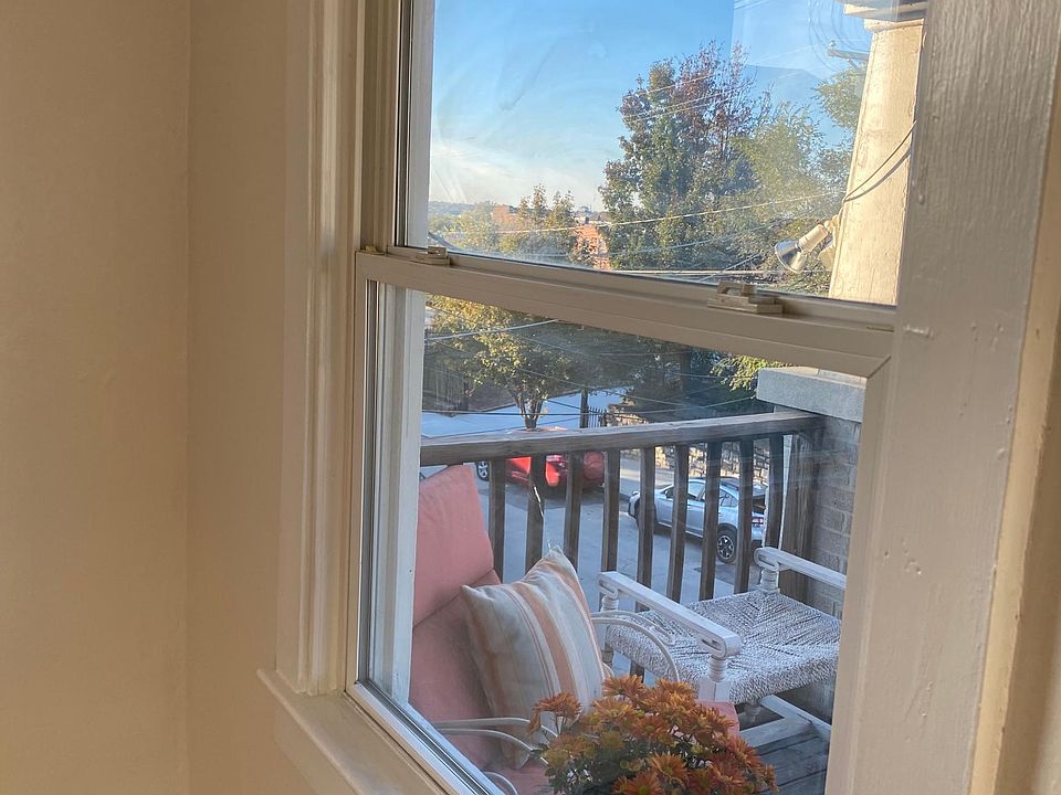 Views of the city from your living room.