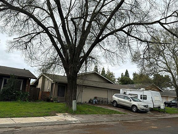3rd image of 5927-5929 Brush Creek Dr