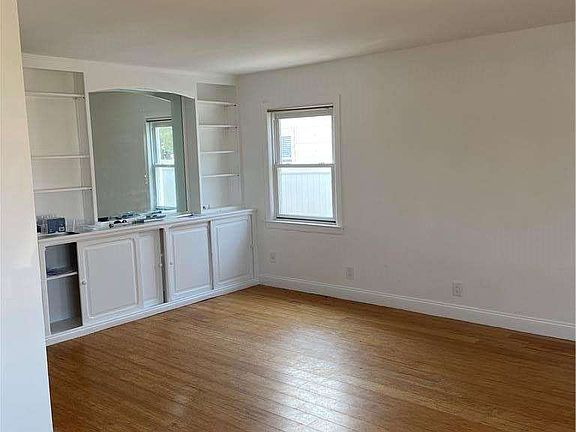 2nd image of 744 E Park Ave