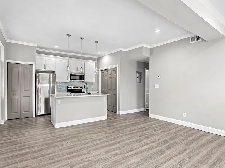 1200 Allen Ave — Photo 3