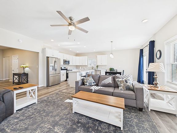 4th image of 1102 Matthews St