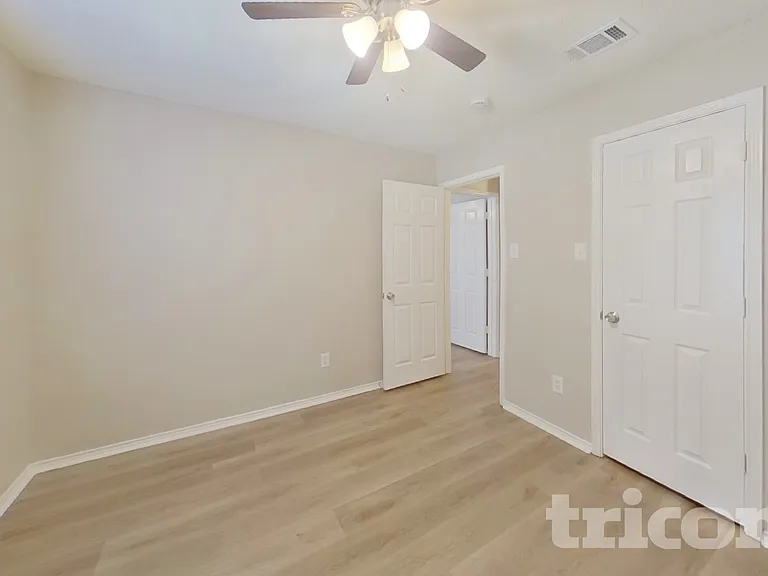 206 Briarglen Dr — Photo 10