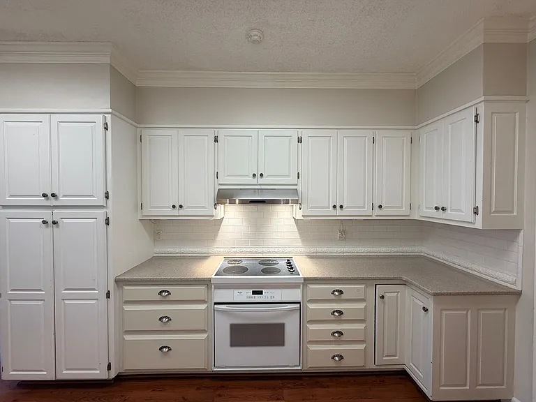 1009 Williamsburg Dr — Photo 9