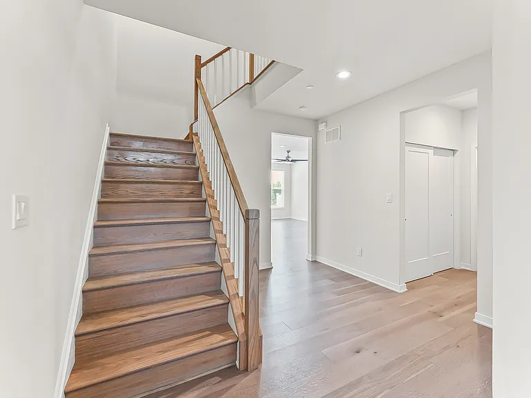 178 Kennedy Dr — Photo 13